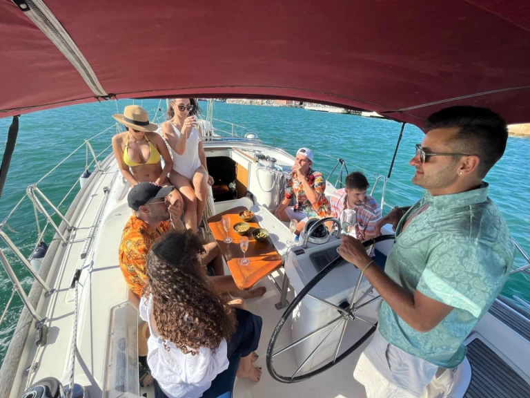 Louez un Bénéteau Oceanis Clipper 423 à Barcelone