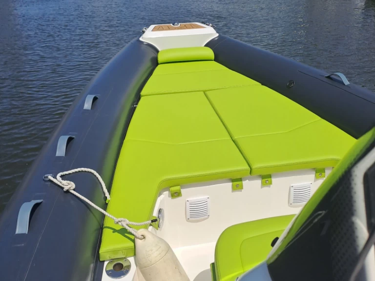 Location Semi-rigide Lomac avec permis