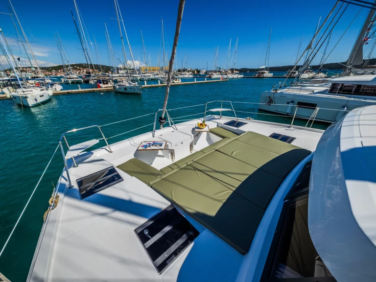 Catamaran à louer à Seget Donji au meilleur prix