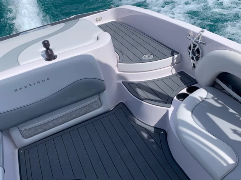 Louer Bateau à moteur avec ou sans skipper Nautique Correct Craft à Sciez