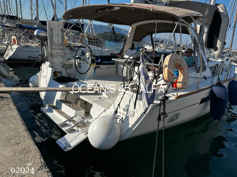 Louez un Bénéteau Oceanis 45 à Gouviá