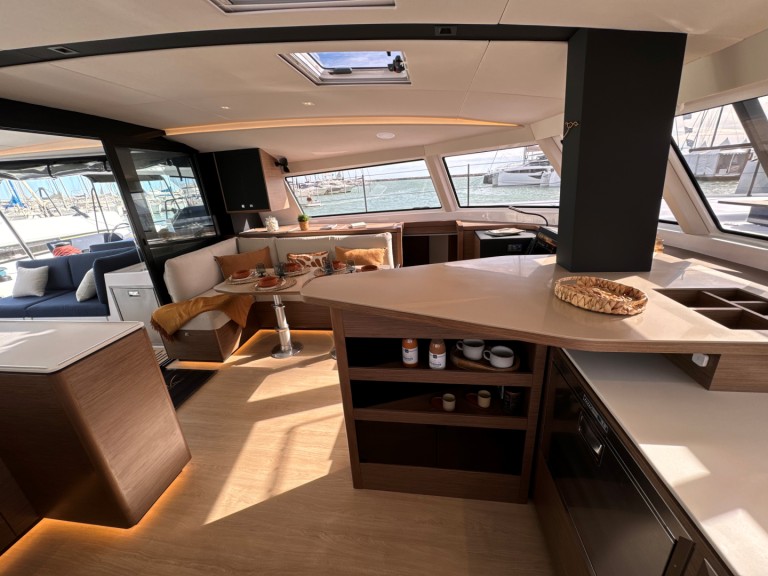 Location bateau Cogolin pas cher Nautitech 48 Open