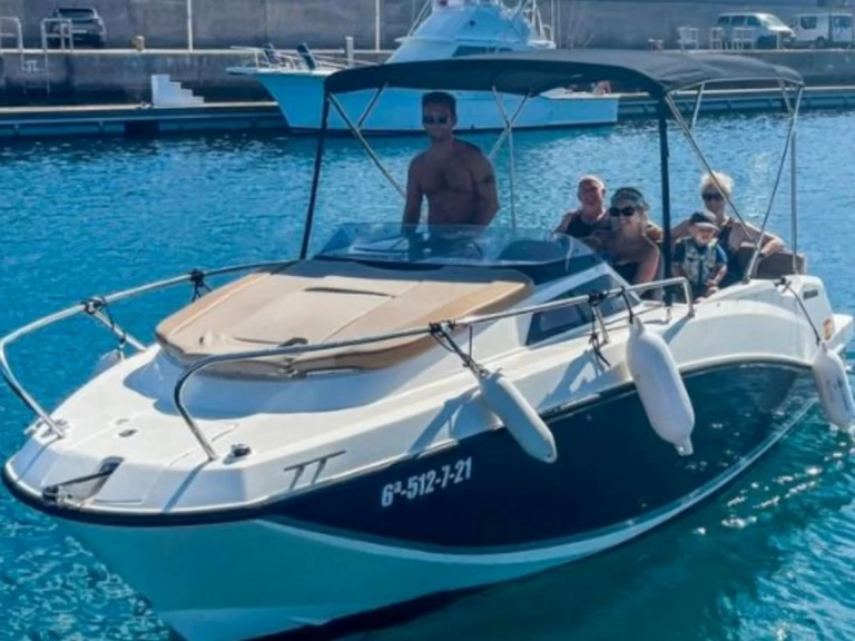 Louer Bateau à moteur avec ou sans skipper Quicksilver à Mandelieu-la-Napoule
