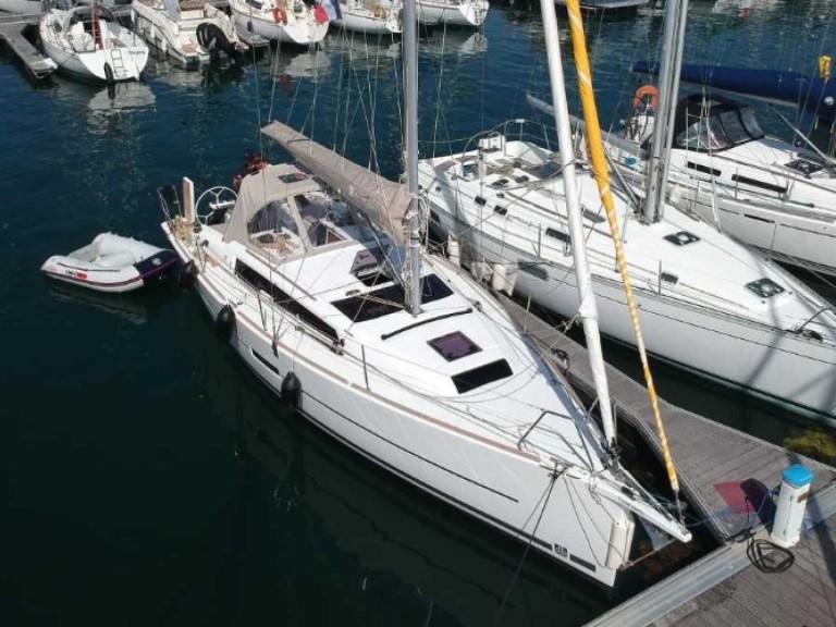 Location bateau 74 DUFOUR 360 à Arzon sur Samboat