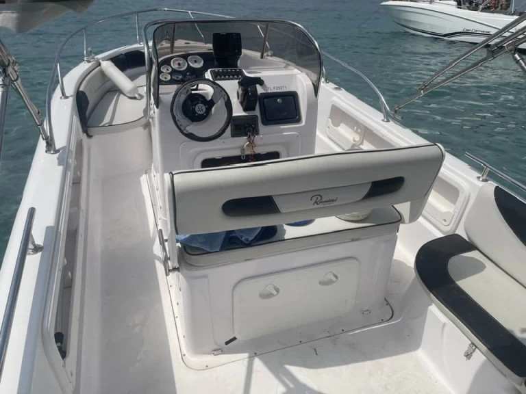 Louez un Ranieri Voyager 22 à Hyères