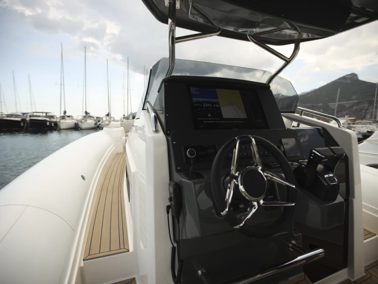 Semi-rigide à louer à Salerne au meilleur prix