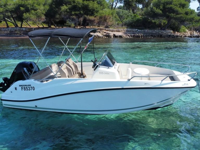 Location Bateau à moteur Quicksilver avec permis