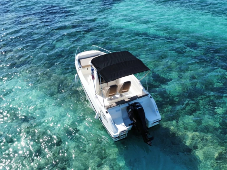 Bateau à moteur à louer à Mandelieu-la-Napoule au meilleur prix