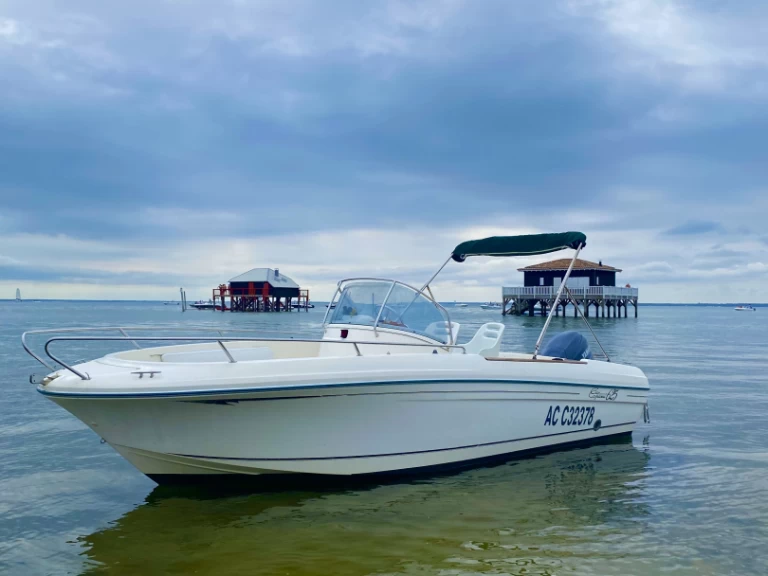 Louer Bateau à moteur avec ou sans skipper Jeanneau à Lège-Cap-Ferret