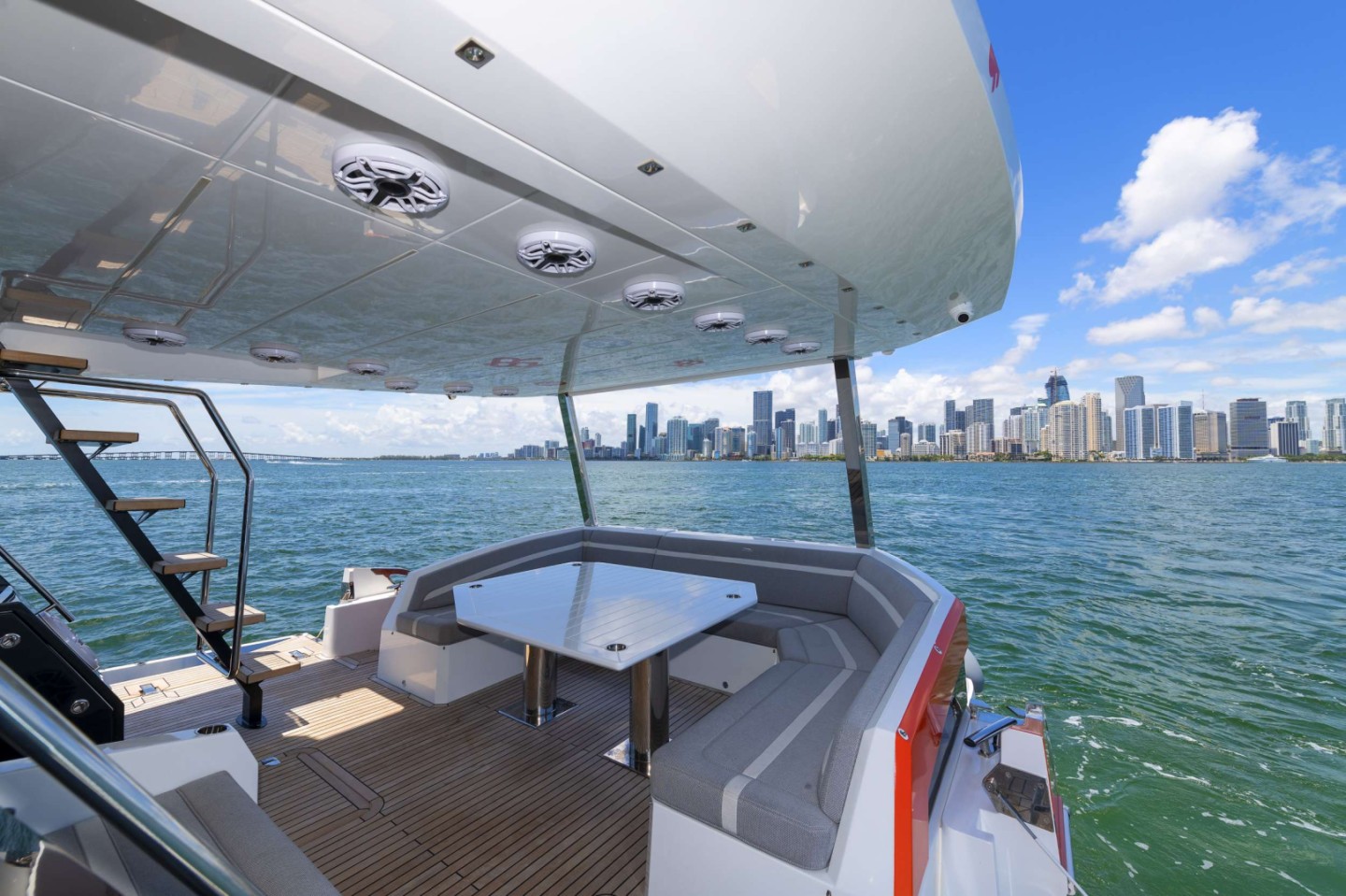 Location Yacht Galeon Crypto Life (Crypto Life) - Miami Beach | SamBoat