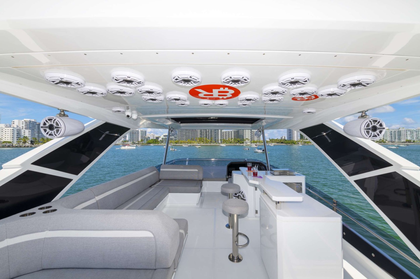 Location Yacht Galeon Crypto Life (Crypto Life) - Miami Beach | SamBoat