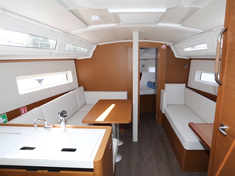 Location bateau Pula pas cher Sun Odyssey 380