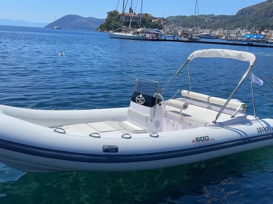 Yacht hire Les Issambres cheap 600