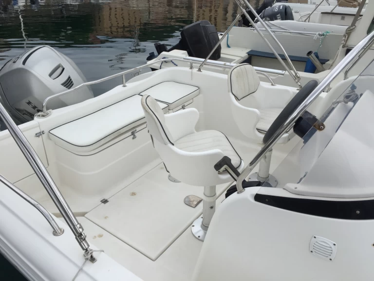 Bateau à moteur à louer à Port-Vendres au meilleur prix