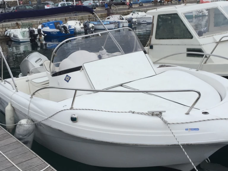 Bateau à moteur à louer à Port-Vendres au meilleur prix