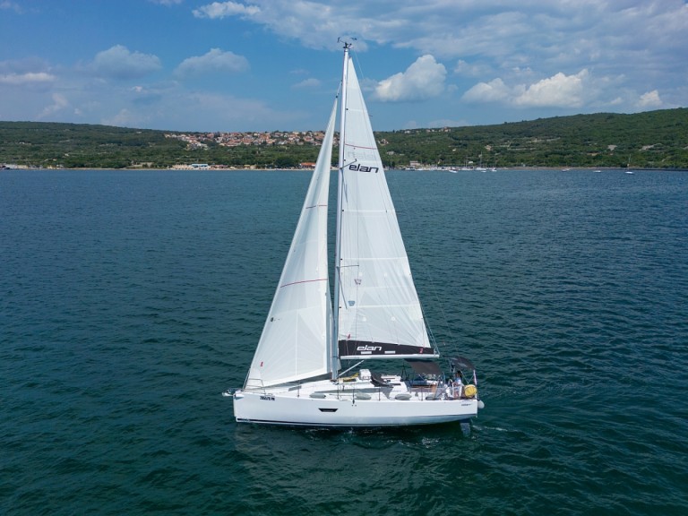 Location à Punat - Elan E4 sur SamBoat