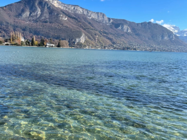 Louer Bateau à moteur avec ou sans skipper Allegra Boats à Annecy
