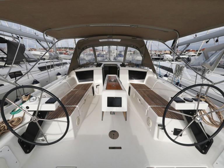 Louez un Dufour Dufour 430 à Sibenik