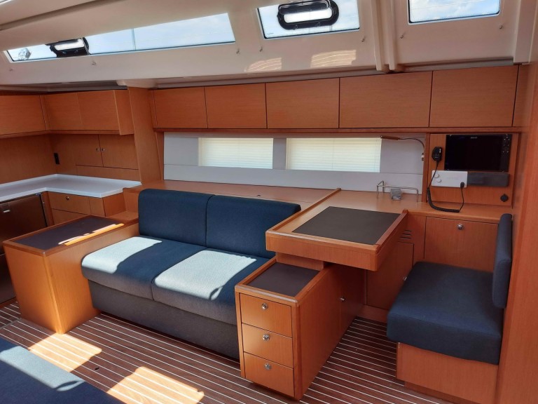 Location bateau Álimos pas cher Bavaria C57
