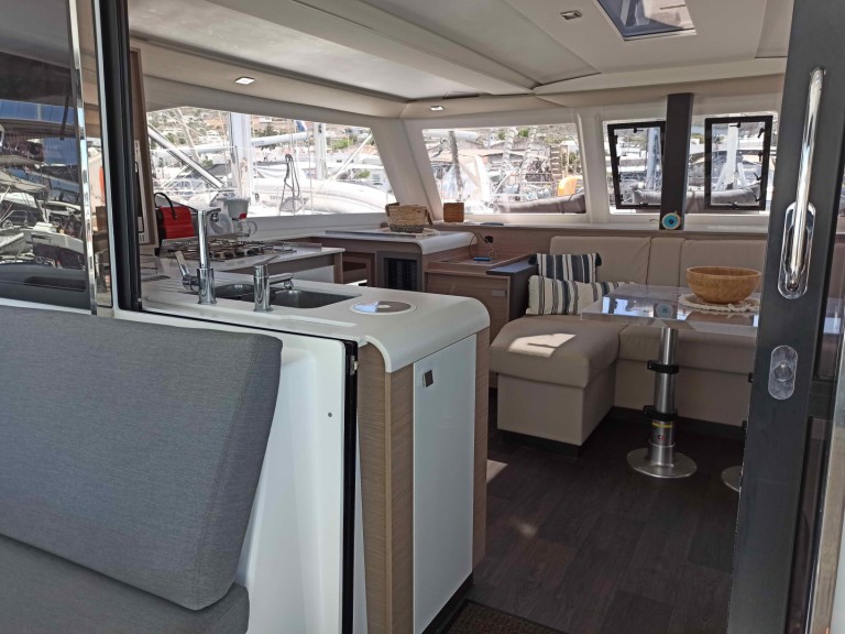 Location à Paros (Ile) - Fountaine Pajot Isla 40 sur SamBoat