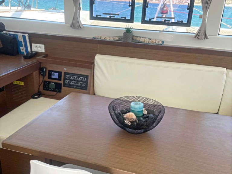 Location bateau Lagoon Lagoon 40 à Álimos sur Samboat