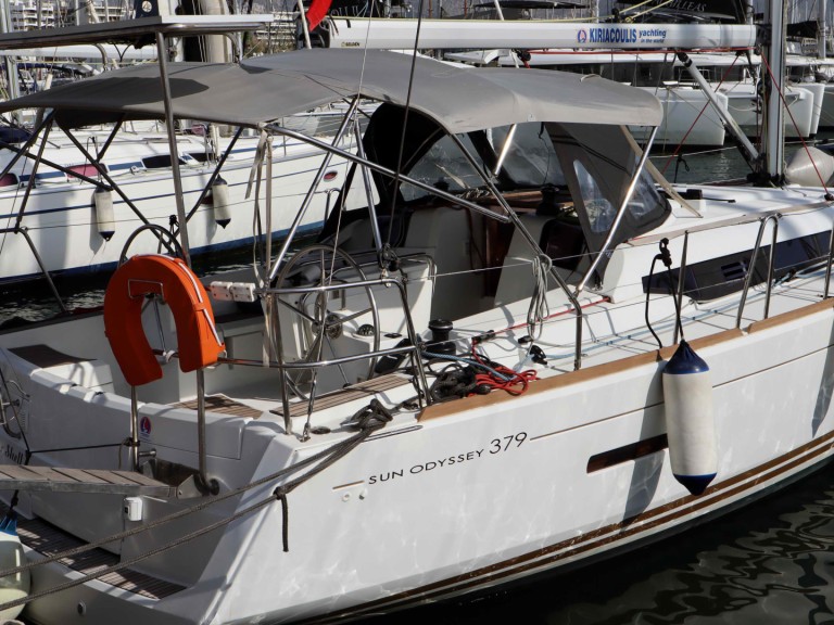 Location bateau Jeanneau Sun Odyssey 379 à Álimos sur Samboat