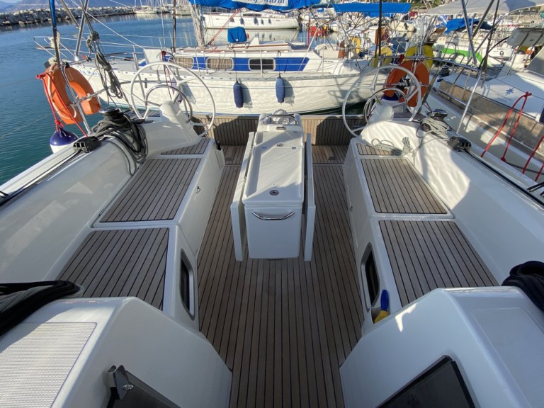 Louez un Jeanneau Sun Odyssey 410 à Lefkáda