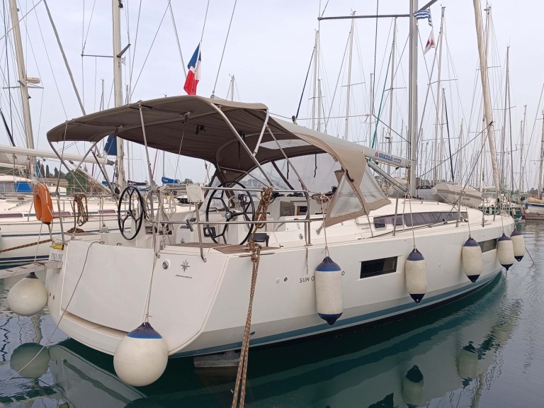 Louer Voilier avec ou sans skipper Jeanneau à Gouviá