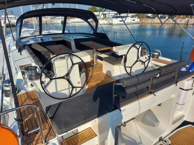 Louer Voilier avec ou sans skipper Bavaria à Álimos