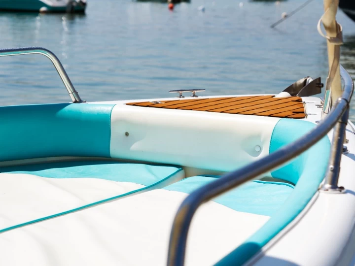 Louer Bateau à moteur avec ou sans skipper Coverline à Torre Canne