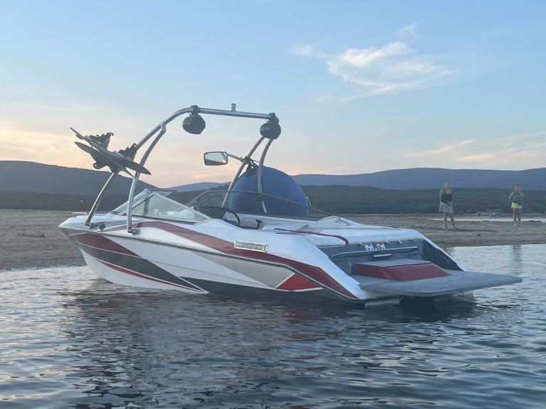 Location Bateau à moteur Régal avec permis