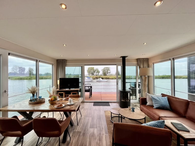 FLOATING 44-3 a louer à Kröslin