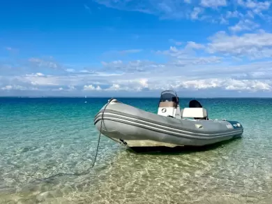 Louer Semi-rigide avec ou sans skipper Bombard à Concarneau
