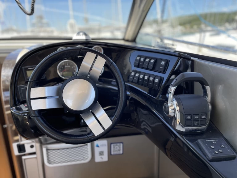 Location Bateau à moteur Grginić avec permis