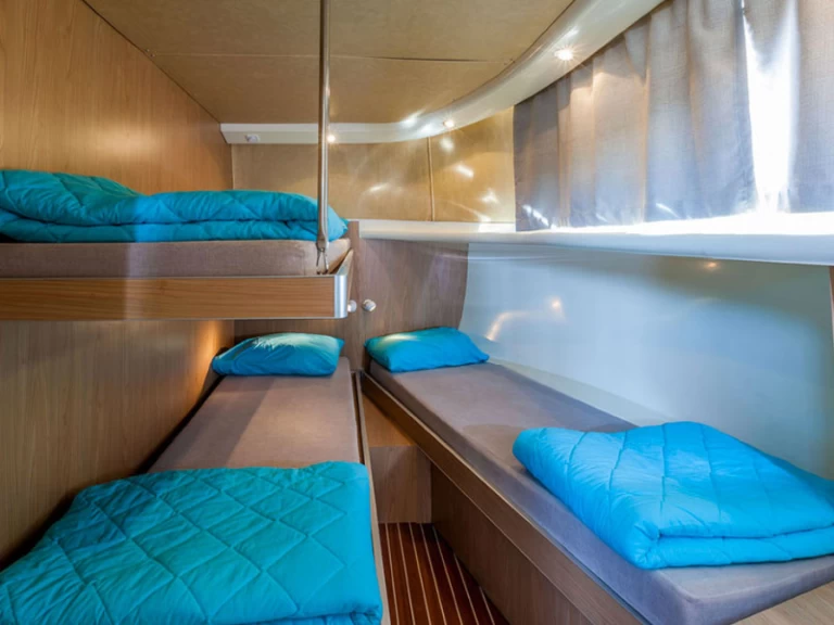 Bateau à moteur à louer à Bram au meilleur prix