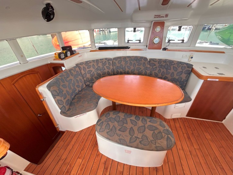 Location bateau Airlie Beach pas cher Lagoon 380