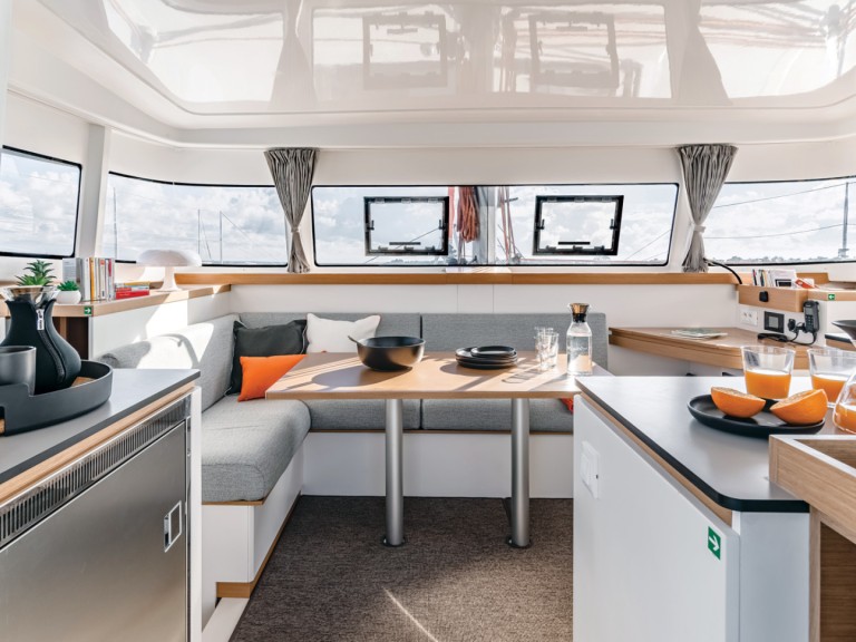 Louer Catamaran avec ou sans skipper Excess à Nikiána