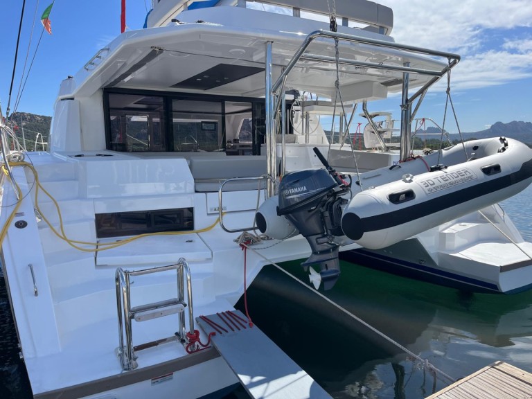 Louer Catamaran avec ou sans skipper Robertson and Caine à Cannigione