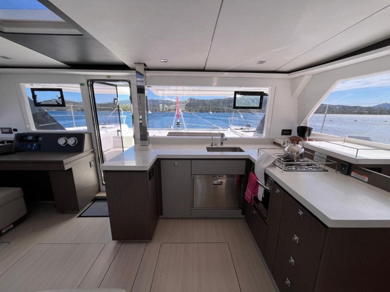 Location à Cannigione - Robertson and Caine Leopard 45 sur SamBoat