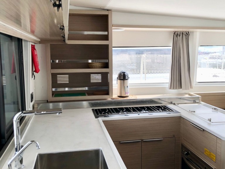 Location à Pomer - Lagoon Lagoon 46 sur SamBoat