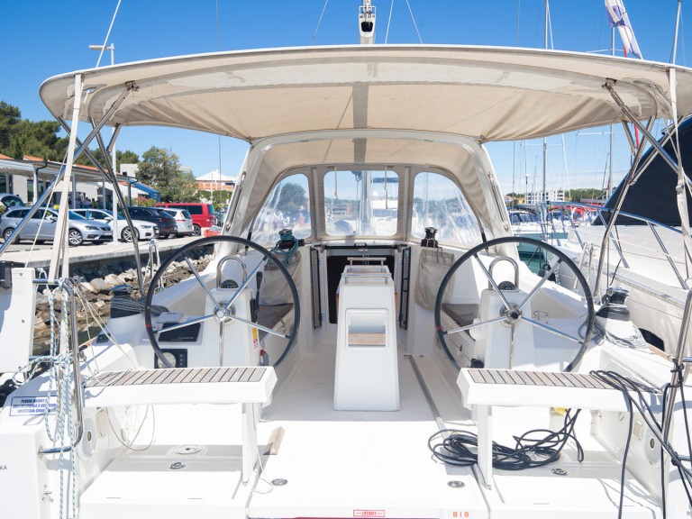 Louez un Bénéteau Oceanis 35 à Pomer