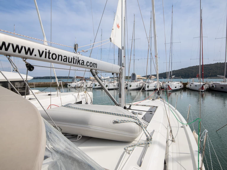 Location à Pomer - Bénéteau Oceanis 46.1 sur SamBoat