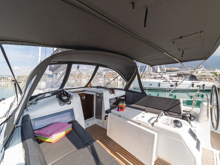 Location bateau Jeanneau Sun Odyssey 440 à Dème de Vólos sur Samboat