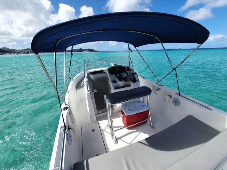 Location Bateau à moteur Jeanneau avec permis