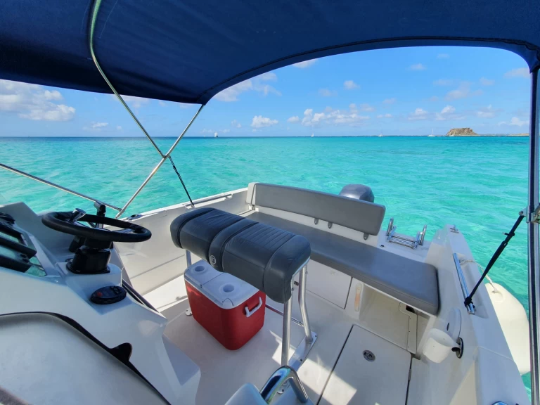 Bateau à moteur à louer à Marigot au meilleur prix