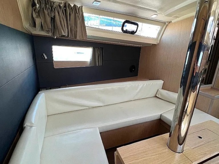Louez un Bénéteau Oceanis 41.1 à Álimos