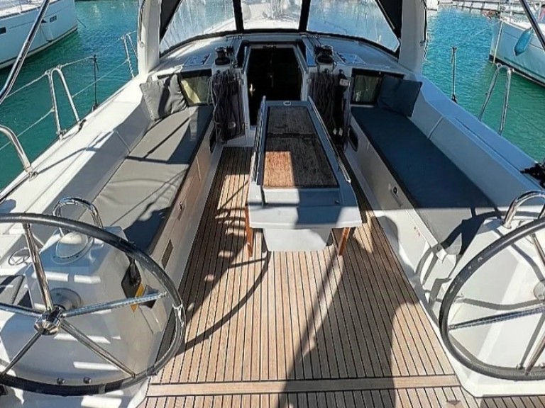 Louez un Bénéteau Oceanis 41.1 à Álimos