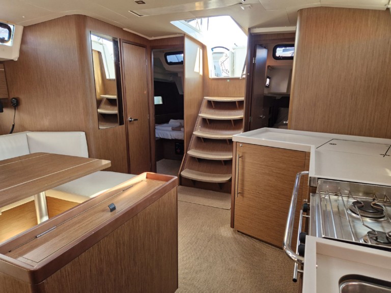Louez un Bénéteau Oceanis 46.1 à Álimos