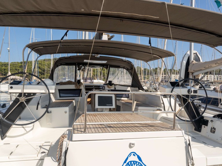 Louez un Dufour Dufour 470 à Saint-Mandrier-sur-Mer