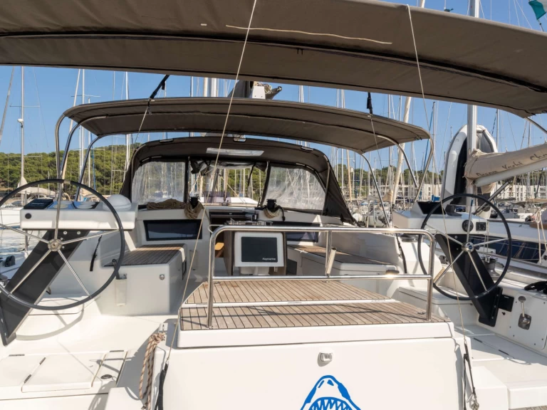 Louez un Dufour Dufour 470 à Saint-Mandrier-sur-Mer